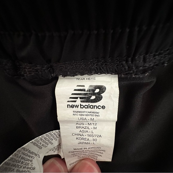 New Balance women's medium black active short - Picture 3 of 3